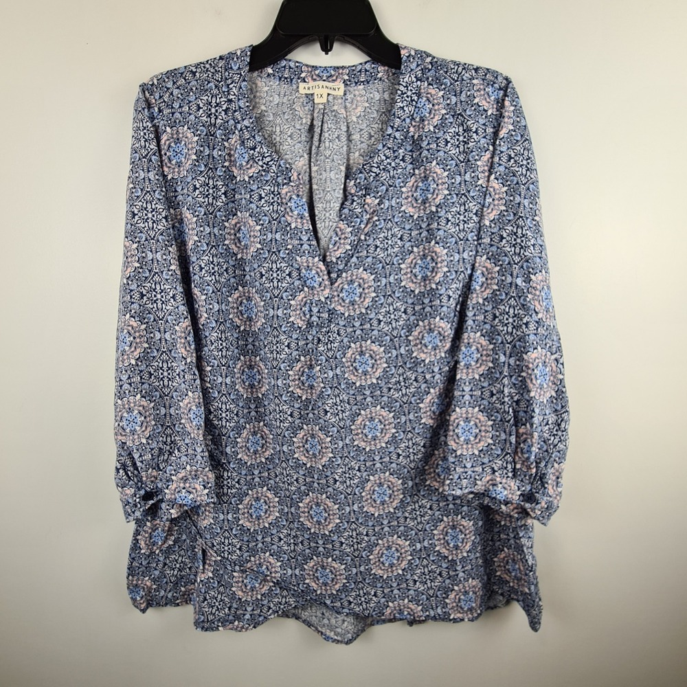 Artisan NY Blue Medallion Print V-Neck‎ Tulip Hem Blouse Plus Size 1X Rayon